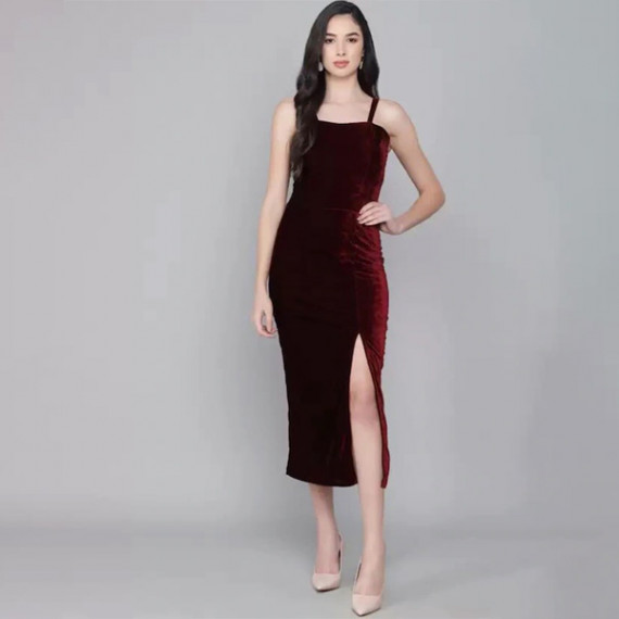 https://www.facemarshal.com/vi/products/maroon-velvet-sheath-midi-dress