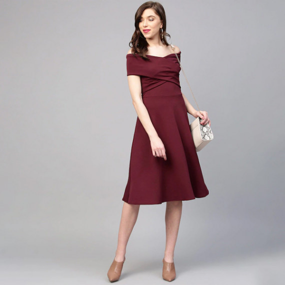 https://www.facemarshal.com/vi/products/off-shoulder-pleated-fit-flare-dress