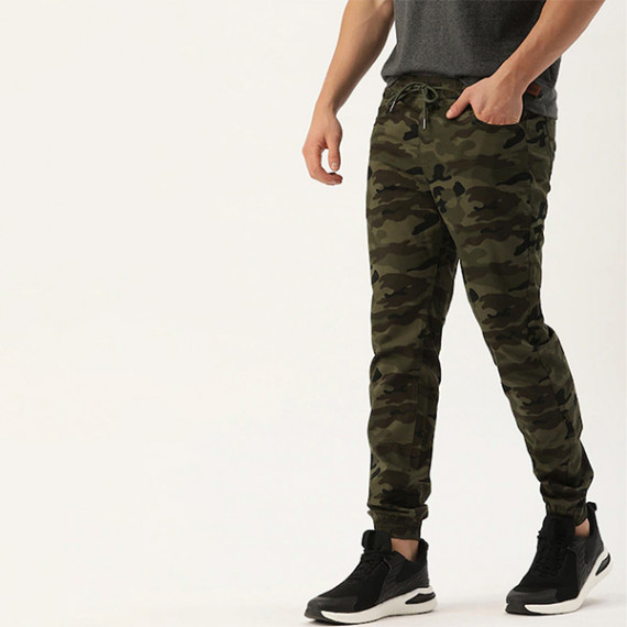 https://www.facemarshal.com/vi/products/men-olive-green-camouflage-printed-slim-fit-joggers-trousers