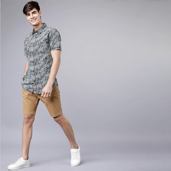 https://www.facemarshal.com/products/men-khaki-solid-slim-fit-regular-shorts
