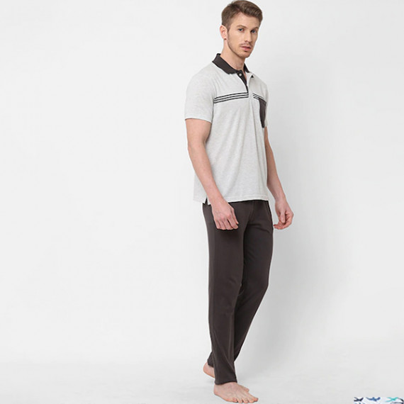 https://www.facemarshal.com/products/men-white-grey-striped-pure-cotton-night-suit