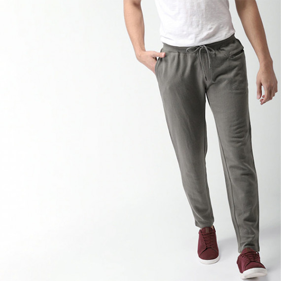 https://www.facemarshal.com/vi/products/men-grey-regular-fit-solid-track-pants