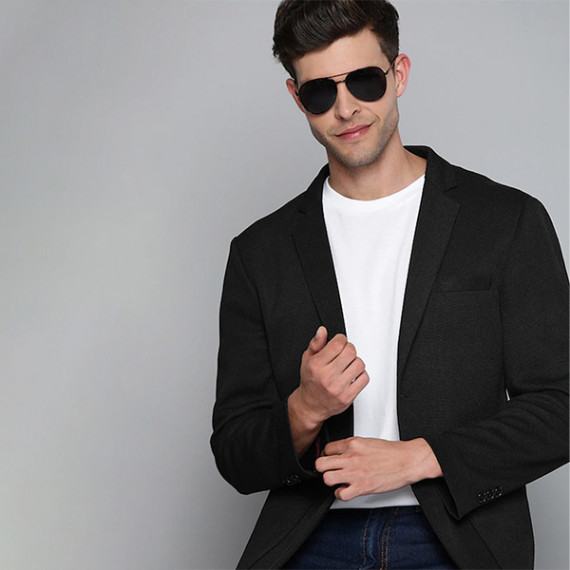 https://www.facemarshal.com/vi/products/men-black-textured-regular-fit-single-breasted-blazer